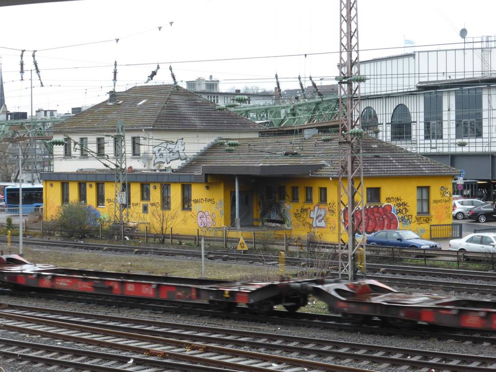 Oberbarmen: Post ist weg! Polizei will nicht! Kommt ein Hotel?