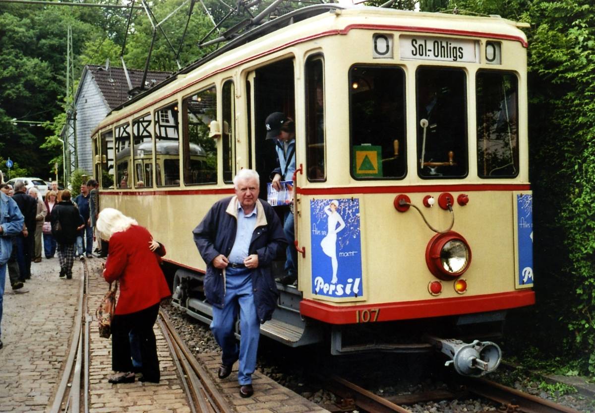  Der Triebwagen 107 an der Kohlfurther Brücke. 