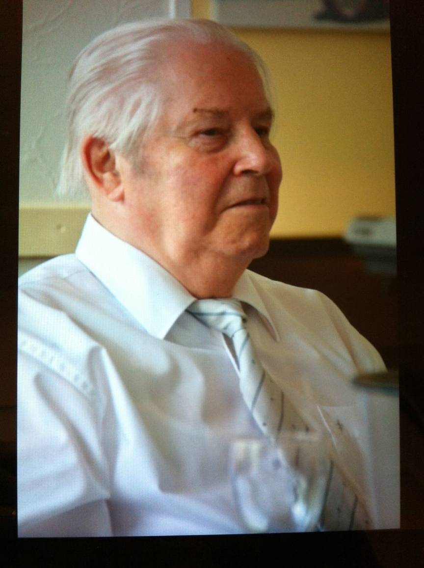  Für seine vielfältigen Verdienste wurde Adalbert Jasser 1980 mit dem Bundesverdienstkreuz und 1985 mit dem „Wuppertaler“ ausgezeichnet. 