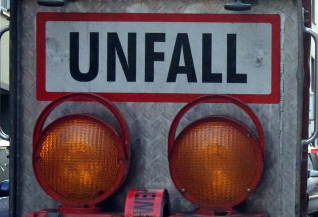 Unfall auf Kreuzung: Seniorin schwer verletzt