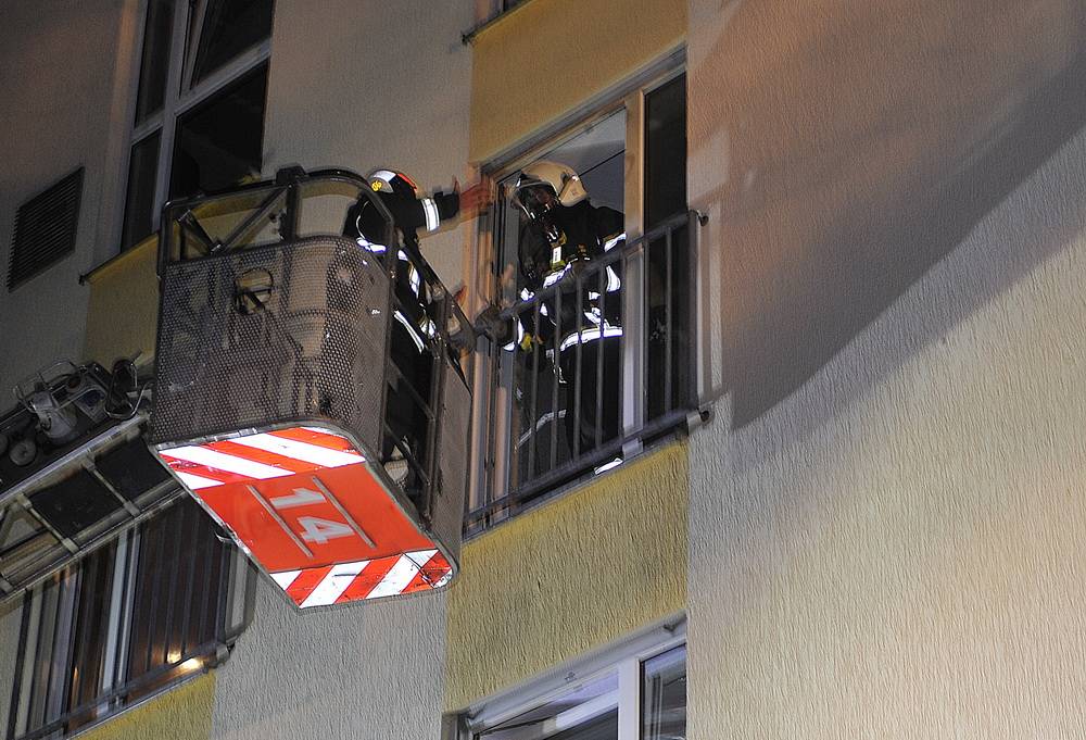 Brand: Mann aus Wohnung gerettet