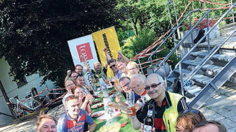 Abschlussdrink bei Kaiserwetter in der Tennisgastronomie des ESV West am...