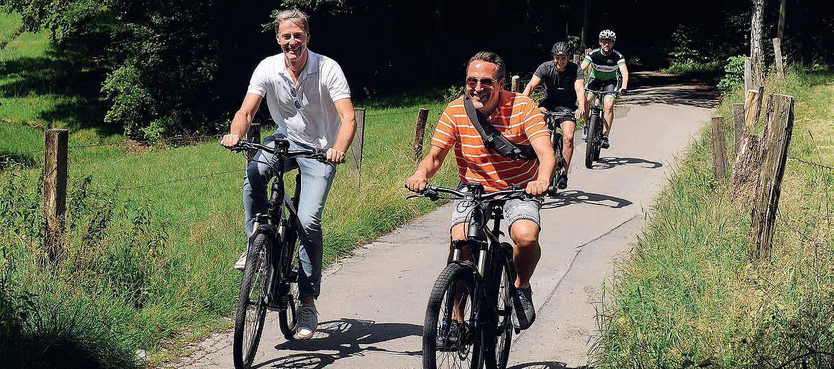 Stephan Rohleder (links, Triebwerk) und Thomas Weber...