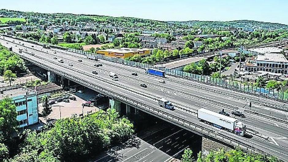 Leser: Die Kanaldeckel anheben