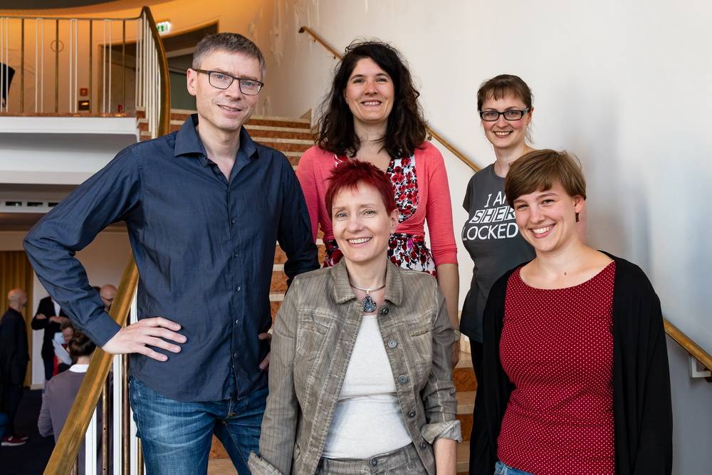  Das Education-Team bestehend aus Heike Henoch (Education-Management), Nicola Hammer und Gerald Hacke (Orchester), Sylvia Martin (Schauspiel) und Svea Schenkel (Oper). 