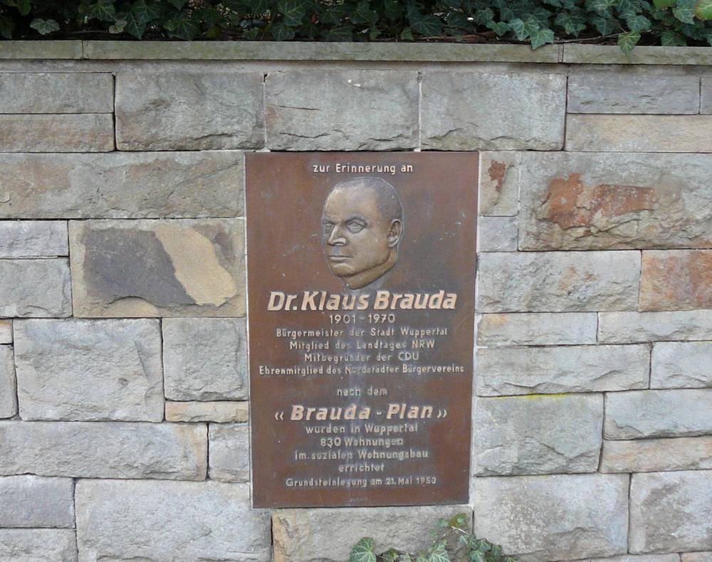  Gedenktafel an der Tütersburg in Oberbarmen. 