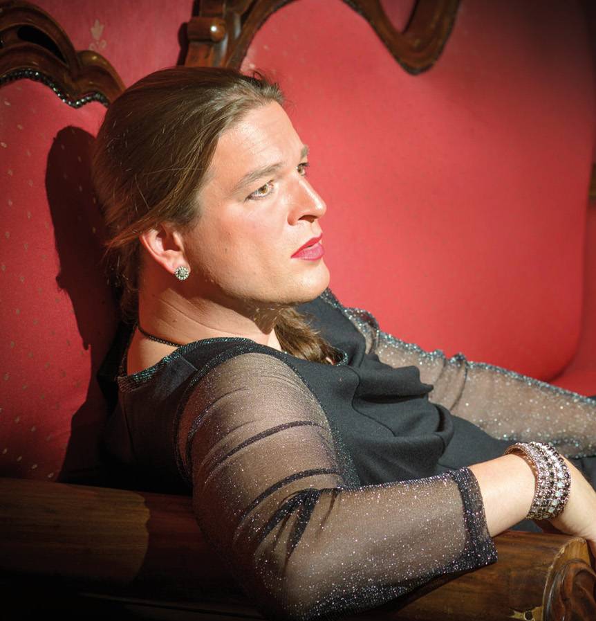  Lizzy Reichel gibt eine Hommage an Helen Vita.  