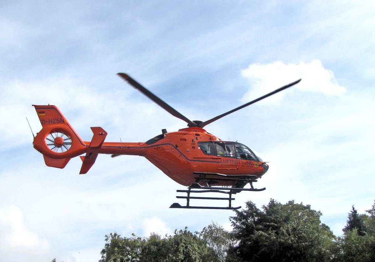 Hubschrauber landet in der City