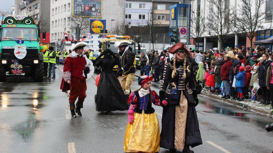 Narren trotzten Kälte und Regen