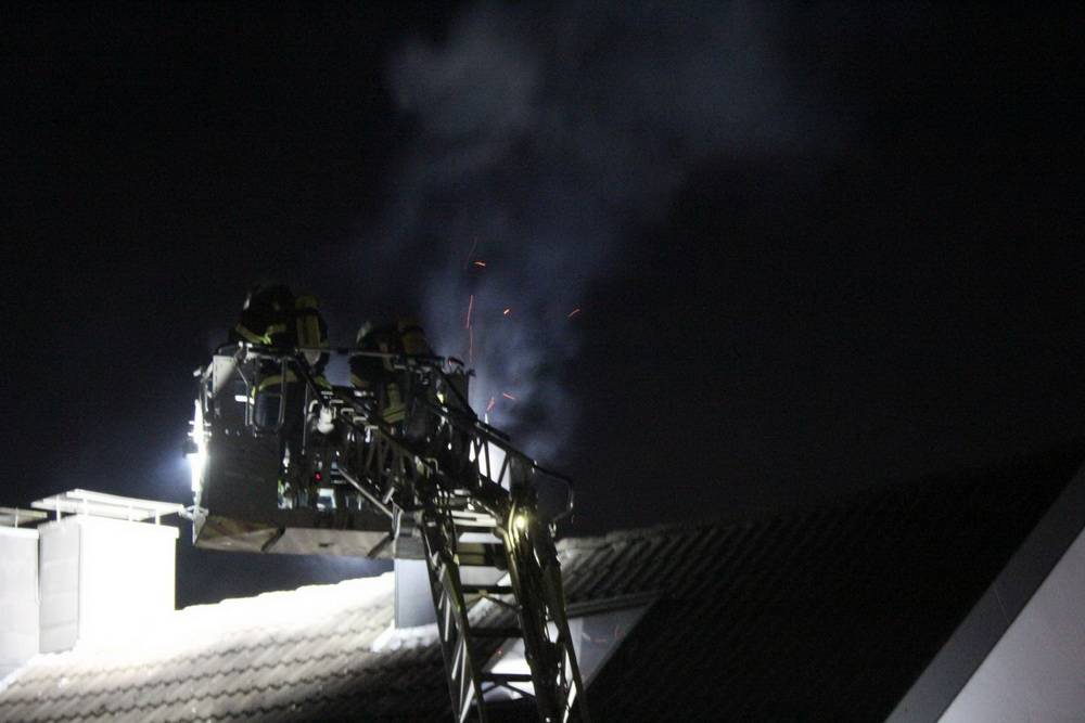 Kaminbrand hält Feuerwehr in Atem