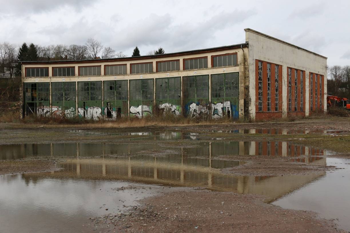  Der Lokschuppen im Jahr 2014 kurz vor dem Abriss.  