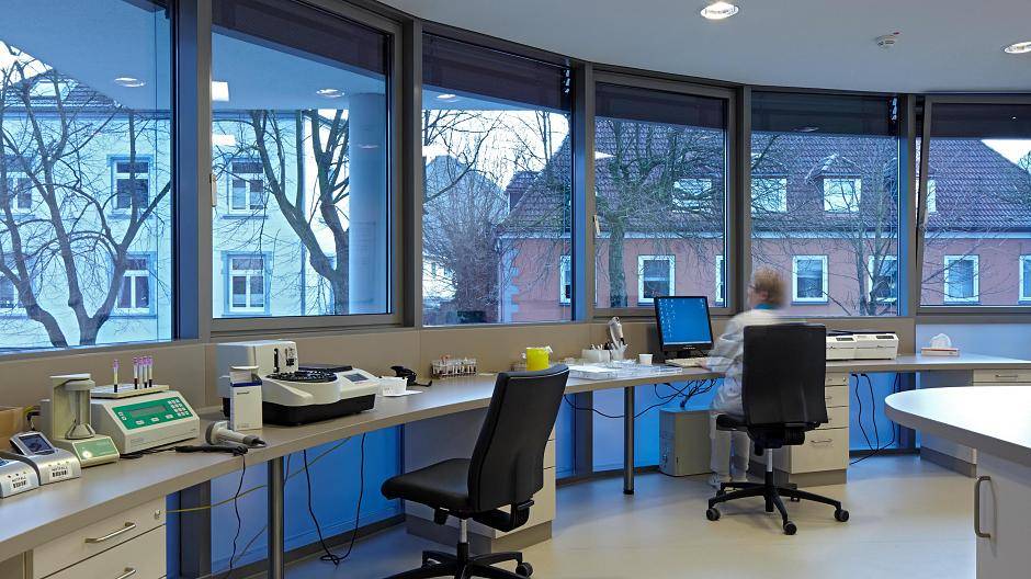 Das Labor im EVK Mettmann ermöglicht noch während der OP eine schnelle Bestimmung der...