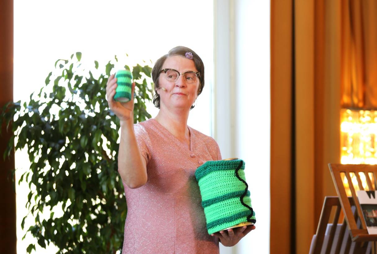  Ihren selbstgehäkelten Heckinghauser Gaskessel hat sie auch mitgebracht. 