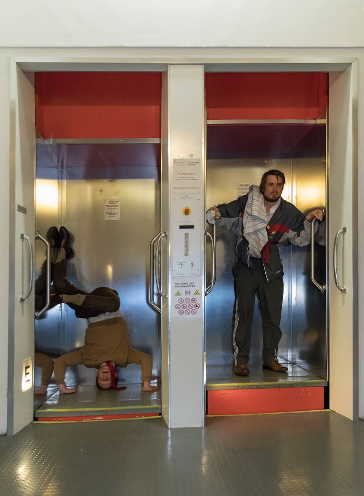  Konstantin Rickert und Alexander Peiler im Paternoster. 