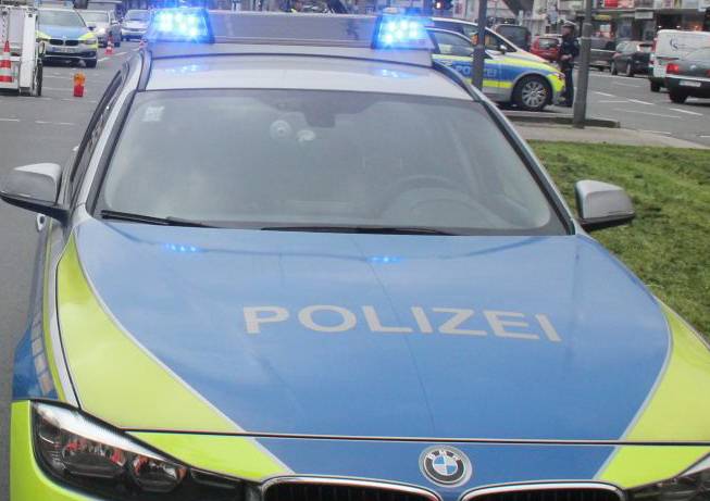 Frau in Reihenhaus überfallen