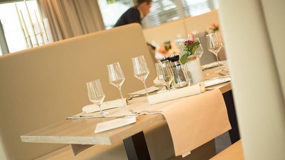 Auch das Eindecken einer Tafel folgt hat seine eigenen Gesetze. Welche Gläser wo stehen...