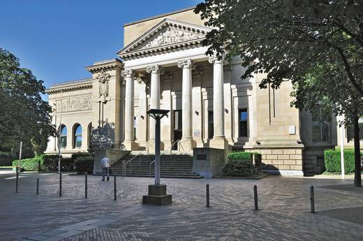 Das Haus der Jugend am Geschwister-Scholl-Platz. 