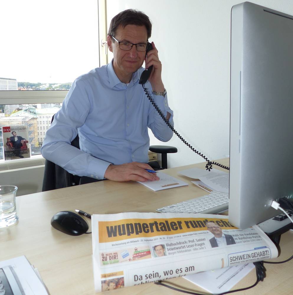  Begehrter Gesprächspartner: Prof. Dr. Bernd Sanner, Ärztlicher Direktor am Bethesda-Krankenhaus und einer der führenden deutschen Bluthochdruckexperten, beantwortete am Rundschau-Telefon Leserfragen. 