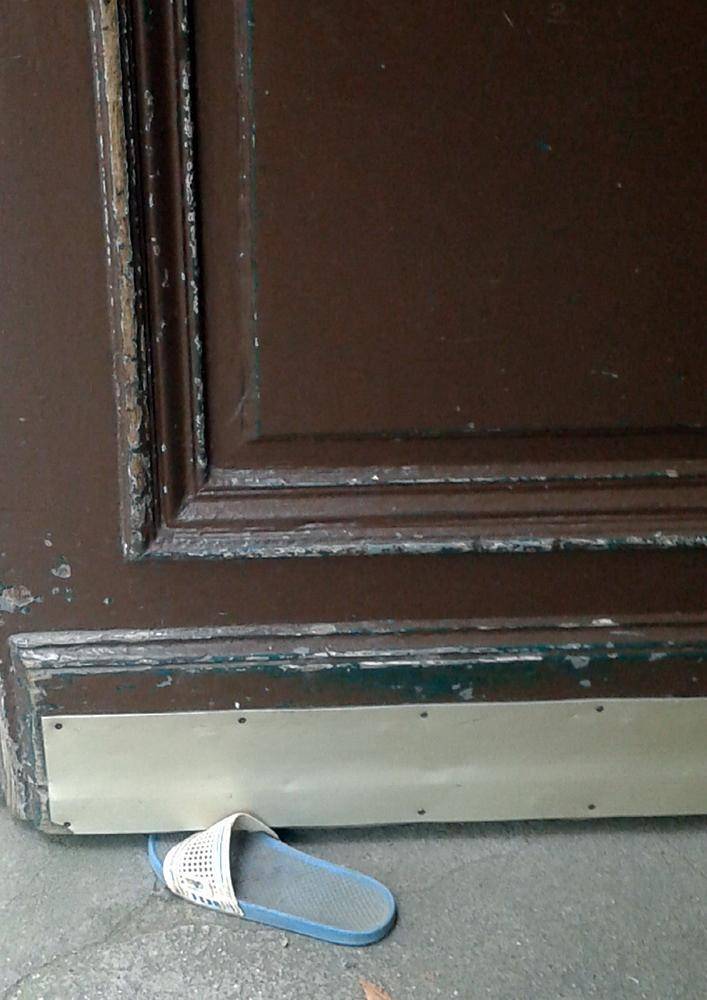 Da ist sie - die berühmte Wahschlappe. Gefunden am Wahllokal der Grundschule...