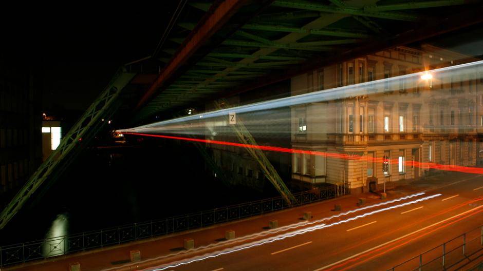 Wuppertal ist ... IN BEWEGUNG Die weltweit einmalige Wuppertaler Schwebebahn: Etwas,...
