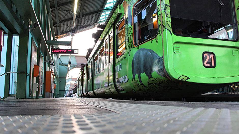 Wenn hier nichts mehr fährt, dann wird geschwebt! Das ist Wuppertal pur für mich, die...