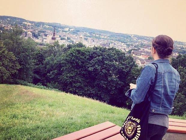 Als Studentin verbringe ich viel Zeit an der Uni und freue mich bei schönem Wetter die...