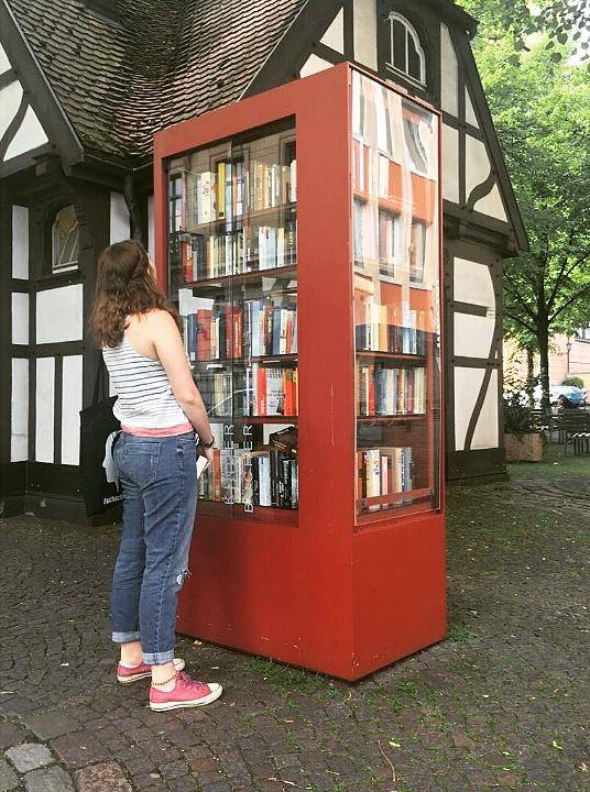 Wer Bücher liebt sollte dem Bücherschrank am Laurentiusplatz einen Besuch abstatten!...