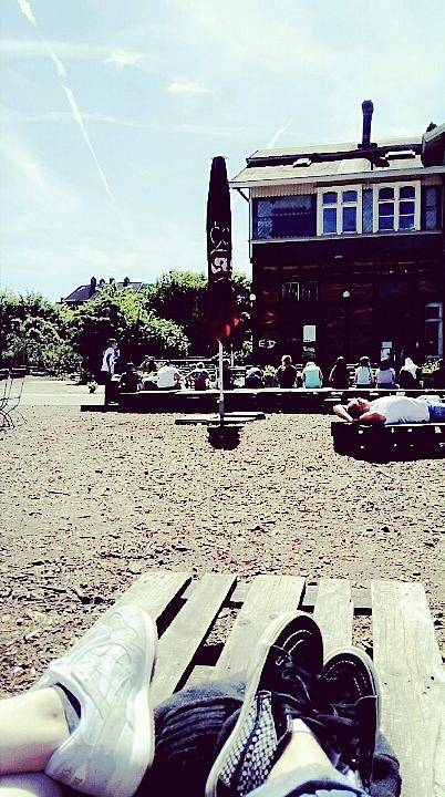 Sonne, kühle Getränke und gute Laune: das findet man am Mirker Bahnhof! Und nicht nur...