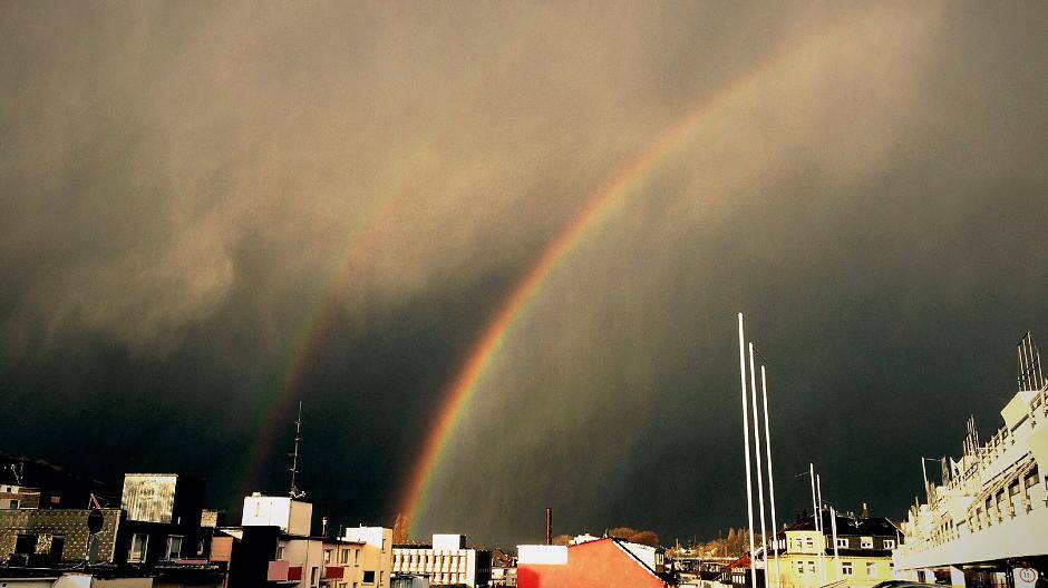 der Regenbogen vereint Gegensätze - ☀️ und...