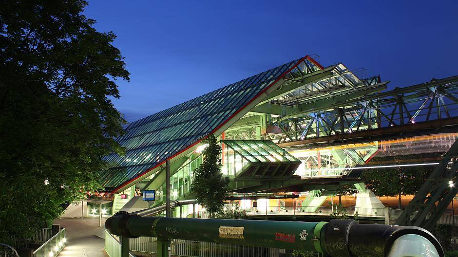 Seit über 100 Jahren rattert und knattert unser weltberühmtes Wahrzeichen quer durch...