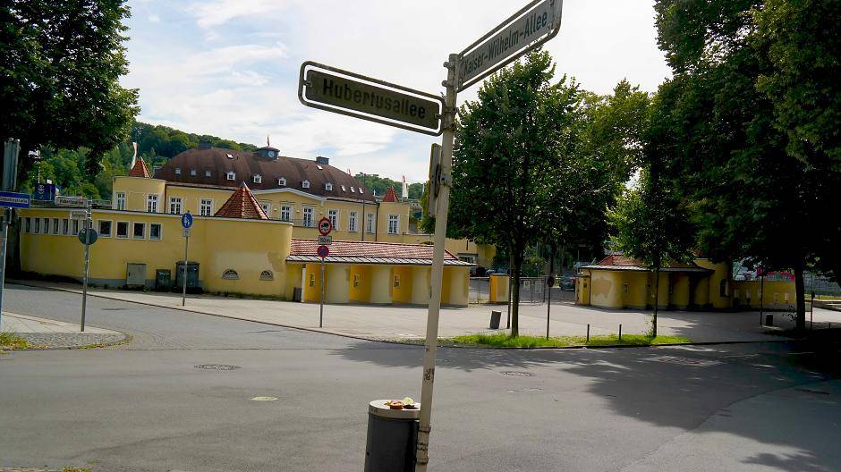 Es scheint fast so, als wäre hier Hundertwasser am Werken gewesen,...