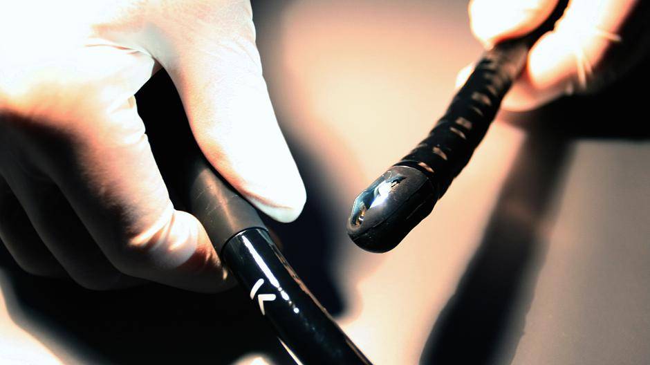 Die Spiegelung des Darms erfolgt mittels eines...