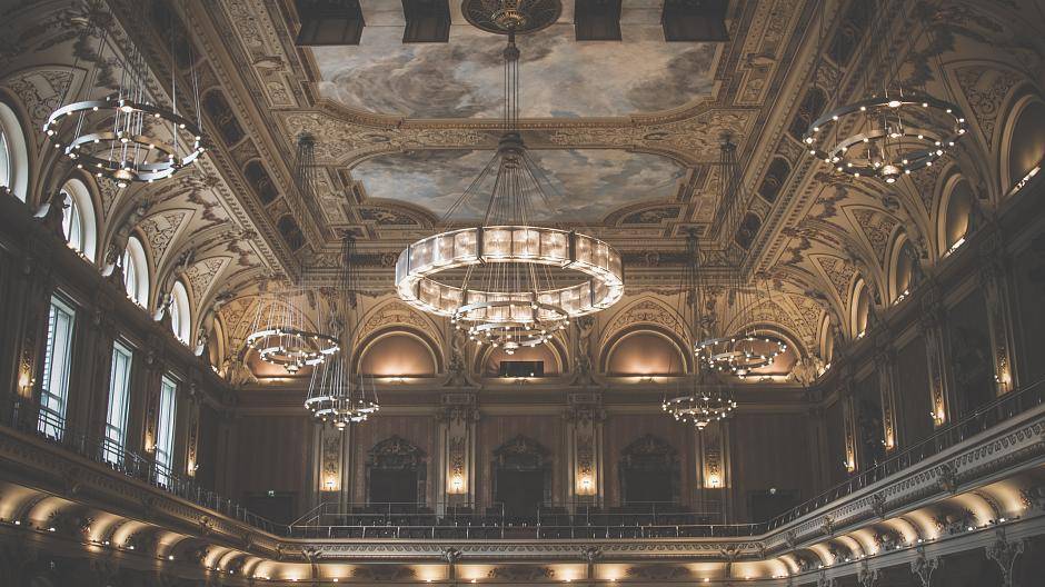 Wuppertal hat für mich die schönste Konzerthalle und zwar die historische Stadthalle...