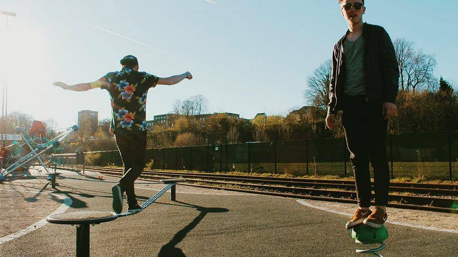 Was ist besser als sich an einem sonnigen Tag die besten Freunde und sein Longboard oder...