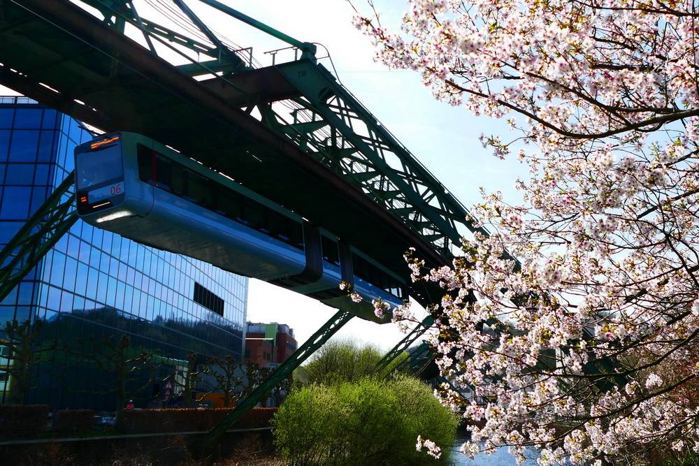 Die Schwebebahn in...