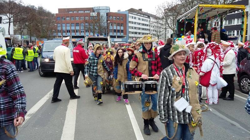 Auch das Wetter spielt bislang mit - es ist...