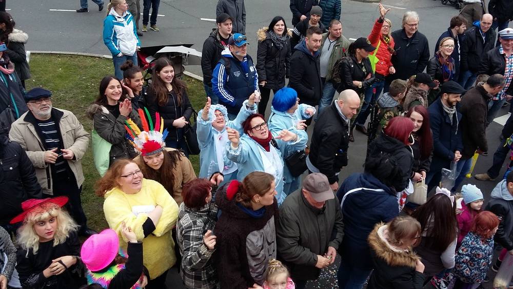 Viele sind als Wuppertaler verkleidet...