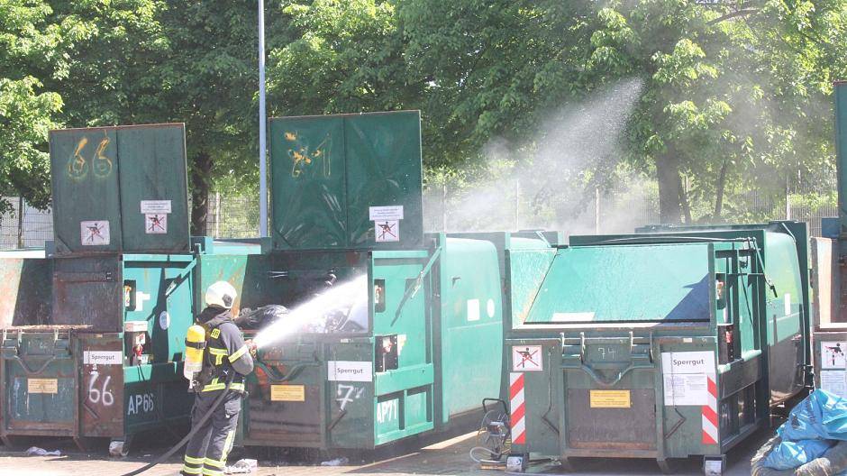 Presscontainer brannte