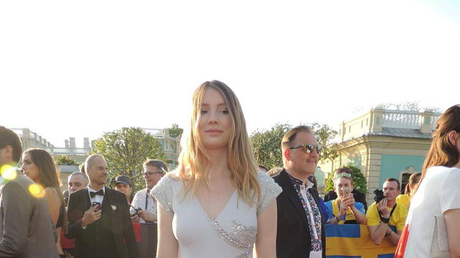 Belgien wird von der schüchternen Blanche vertreten. Ihr Song "City lights" gehört zu...