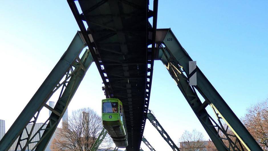 Freie Fahrt für die Schwebebahn - Foto von Renate...