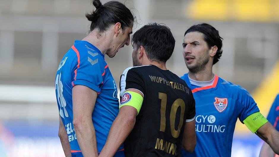 Zuweilen wurde es hitzig. Rechts der Ex-WSVer Silvio...