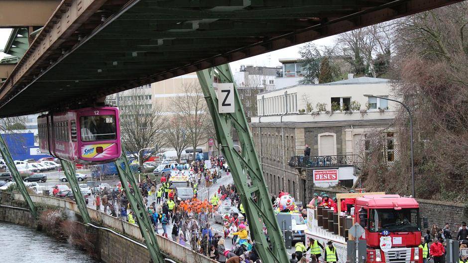 Der Zug am Elberfelder...