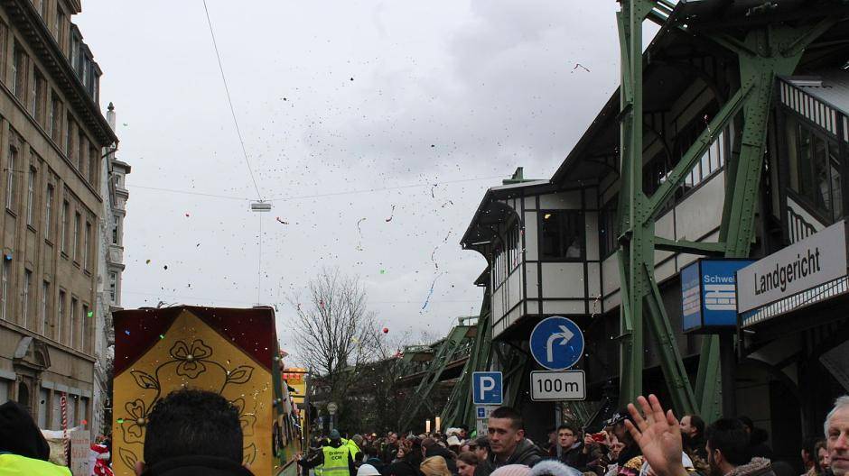 Wie immer begehrt:...