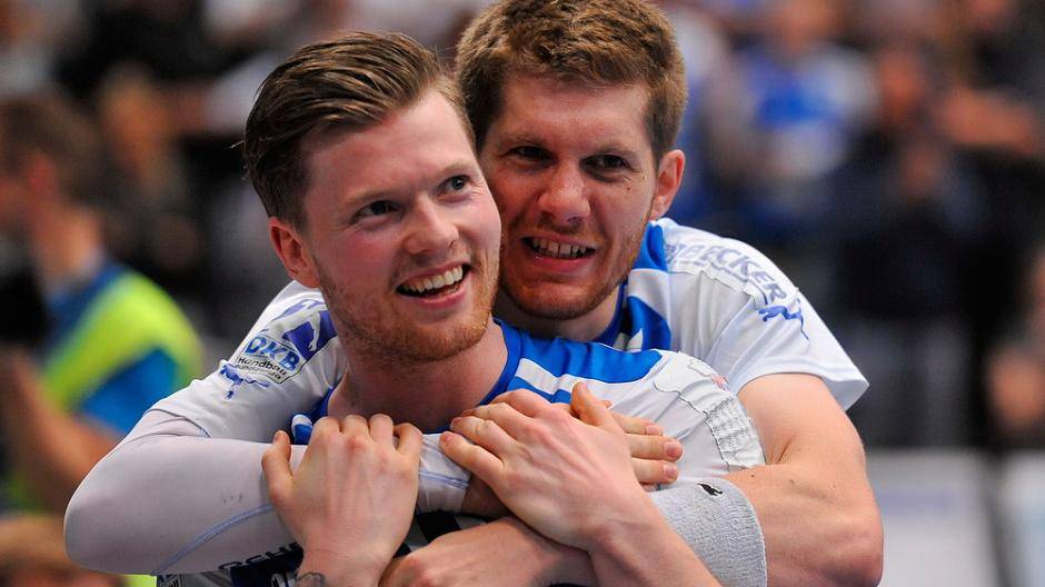 Seid umschlungen: Arnor Gunnarsson (vorne) und Christian...