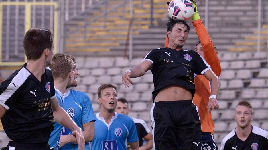 Auch Damian Gataric reckte sich...