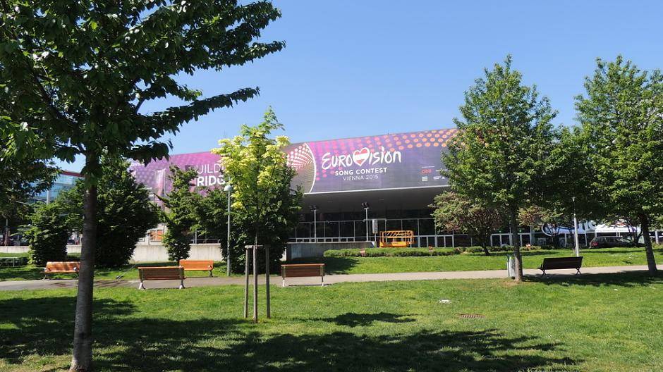 Hier noch ein Bild von der Stadthalle - und da geht's zur...