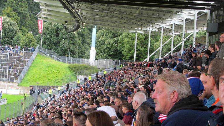 Die Haupttribüne war gut gefüllt. Insgesamt kamen 4.183 zahlende...