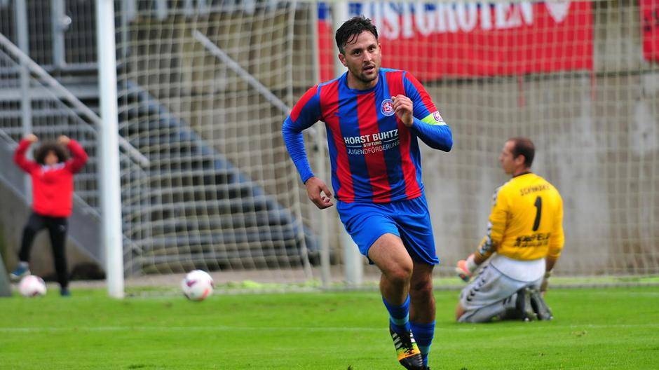 So wird's gemacht: Gaetano Manno jubelt nach seinem ersten...