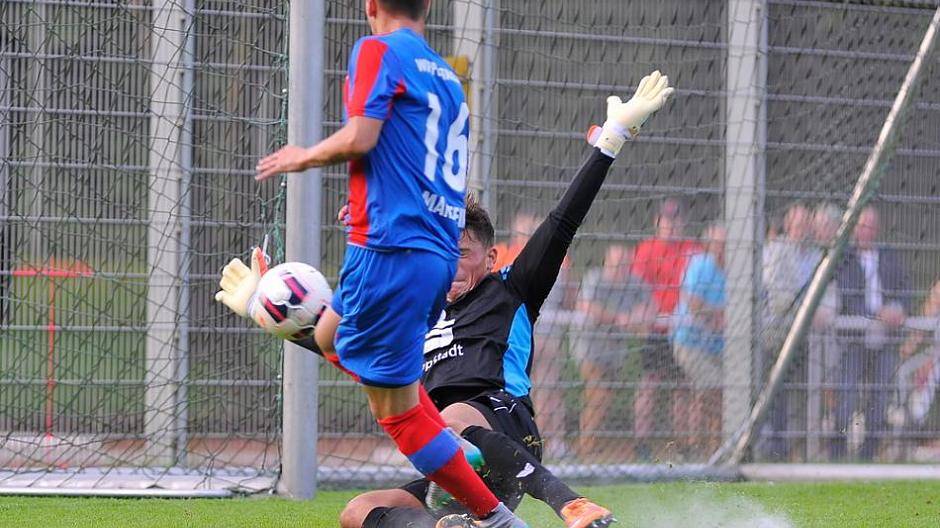 Auch Tim Manstein brachte den Ball nicht im Tor...