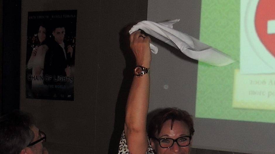 Und wer winkt dort? Das ist die Sängerin Lou. 1963 als Marie Louise Hoffner geboren,...